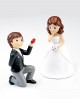 Figura tarta de novios entregando el corazón con referencia DOP-2407 y un precio de 27,05 € de la sección figura de tarta de ...