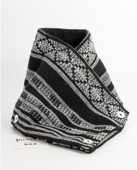 Braga de cuello artesanal forrada en polar - Modelo en blanco y negro - Tipo bandana