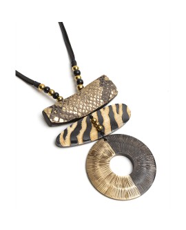 Collar largo ajustable con piezas animal print y aro dorado con referencia TAN-04370264 y un precio de 20,30 € de la sección ...