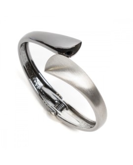 Brazalete metálico con diseño lazo en dos acabados con referencia TAN-06284622 y un precio de 13,50 € de la sección bisutería...