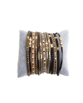 Pulsera multilíneas con piezas metálicas doradas y cierre imán con referencia TAN-06284940 y un precio de 11,25 € de la secci...
