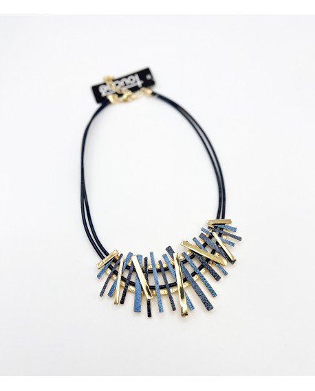 Gargantilla azul Touche – barras metálicas doradas con referencia TOU-garg abstracto azul y un precio de 35,00 € de la secci...