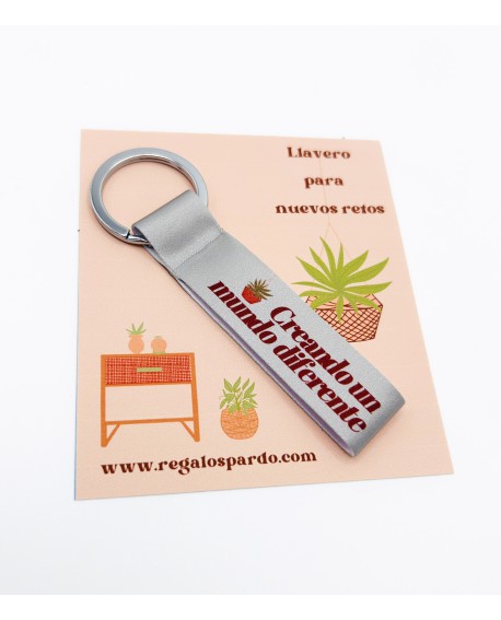 Llavero de tela “Creando un mundo diferente”